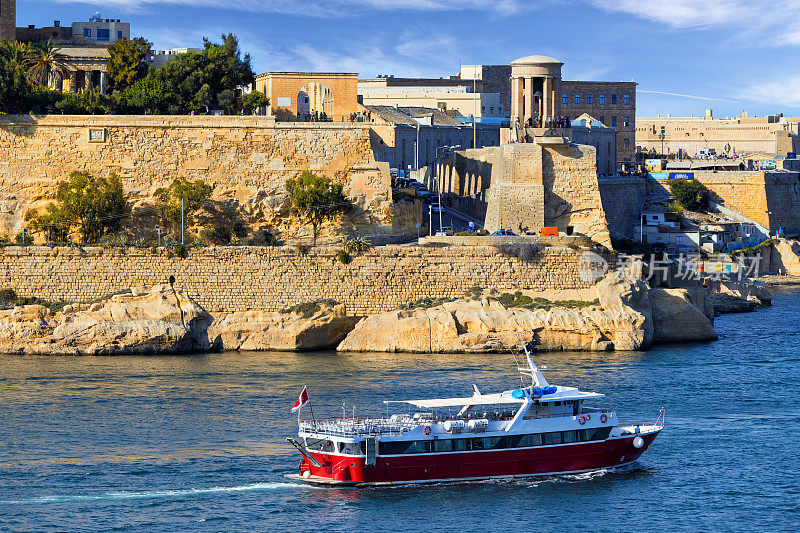 马耳他-地中海旅游目的地，下Barrakka花园和Fort St. Elmo在瓦莱塔